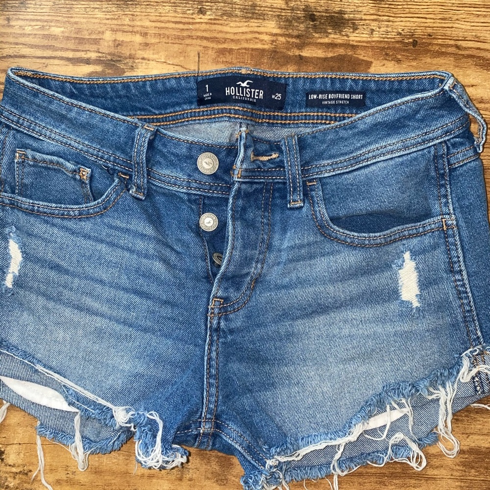 Low rise boyfriend shorts